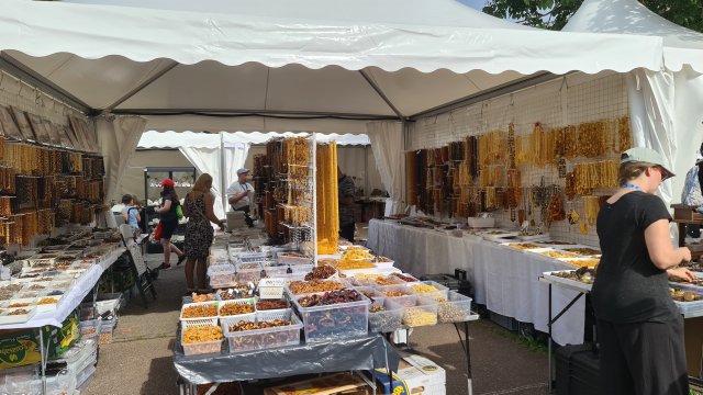 Stand dédié à l'ambre